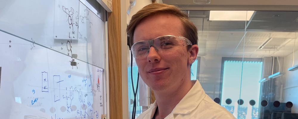 Vincent Nilsson i labbet.