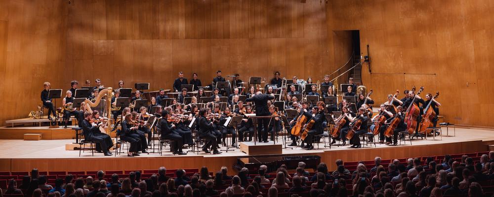 The Swedish National Orchestra Academy, conducted by Jurjen Hempel on stage at the Concert Hall in Gothenburg.