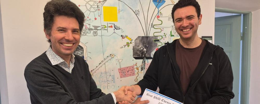 Javier accepts his thesis award