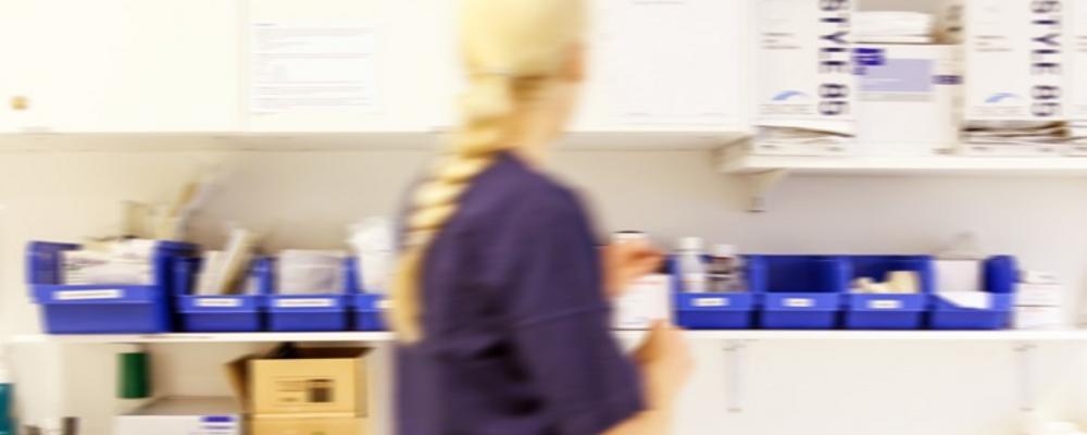 sjuksköterska i sjukhusmiljö