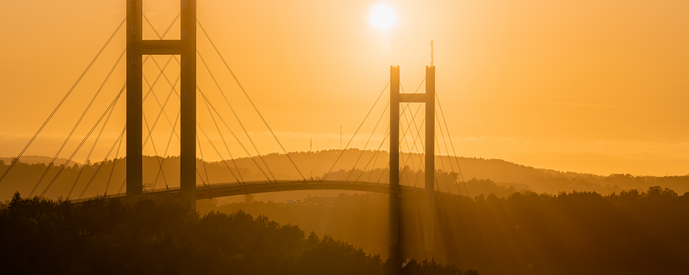 Kvällssol över Tjörnbron.