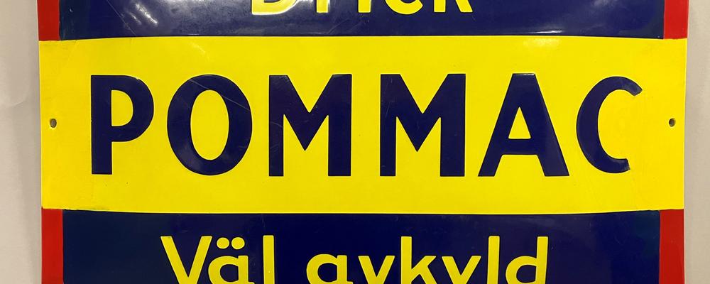 emaljerad plåt, gul, röd och blå, "Drick Pommac väl avkyld"