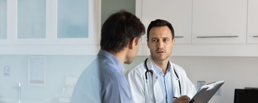 Läkare med patient på mottagning