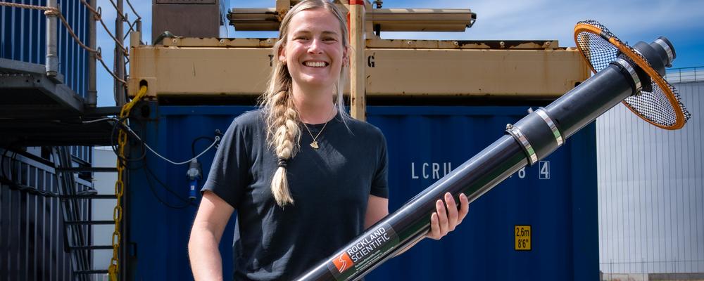 Susanna med sitt mätinstrument