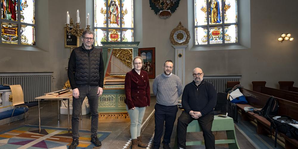 Magnus Kjellson, Eleanor Smith-Guido, Massimiliano Guido, Joel Speerstra står bredvid varandra i Tyska kyrkan