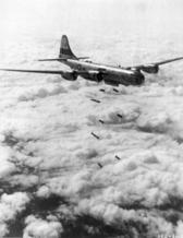 En B-29:a släpper bomber under Koreakriget.