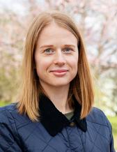 Porträttbild på alumn (Lydia Andersson)