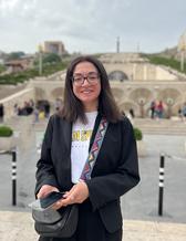 Profilbild Sona Sukiasyan vid The Cascade i Yerevan, Armenien