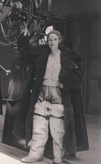 Frida Palmér, in protective clothing, at the meridian circle at Lund observatory, circa 1929. Photographer unknown (Lund University)