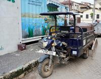 Waste picker vehicle