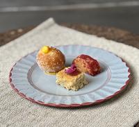 Nordlandslefse med tranbär och miso, Krisekake med vildrosgelé och Berlinerbröd med havtornscreme. Av Heidi Bjerkan, Credo, Oslo.