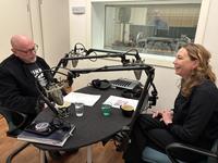 Håkan Karlsson och Lisa Haeger i poddstudion för Matarvspodden