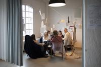 Studentgrupp i diskussion