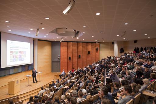 People in the Malmsten lecture hall