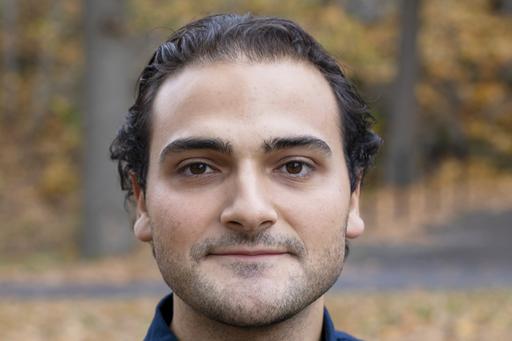 Porträttfoto - Almett som studerar till apotekare