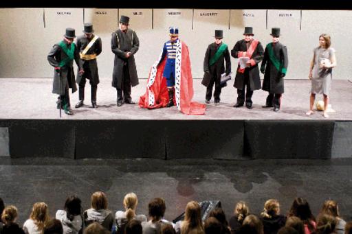 Bild från föreställningen Lille kung Mattias