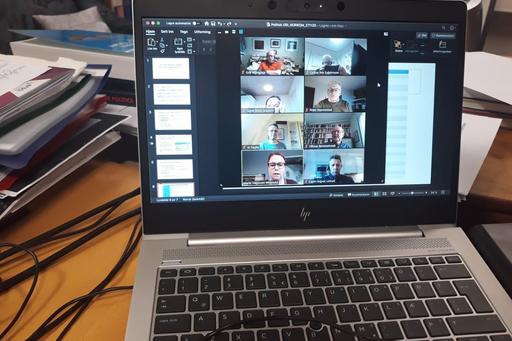 Skärm med konferensdeltagare i Zoom