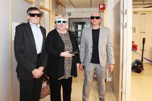 Måns Henningson, Eva Wiberg and Raimund Feifel with goggles.