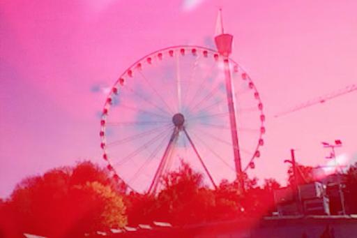 Liseberg i ett rosaaktigt ljus