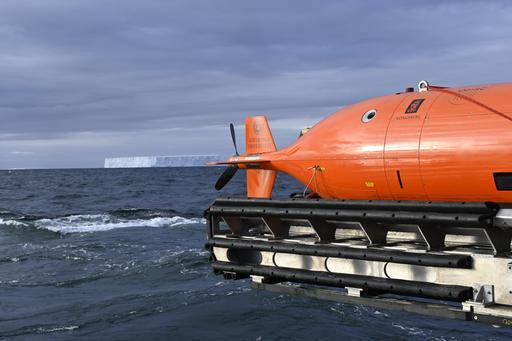AUV Ran pictured in Antarctica with ice shelf