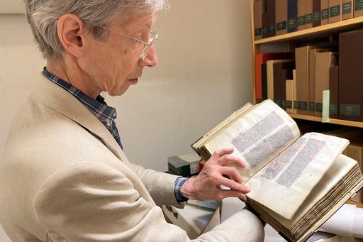 Handskriven bibel från 1200-talet