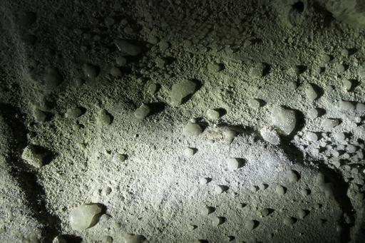 Foto på vattendroppar som tränger upp.