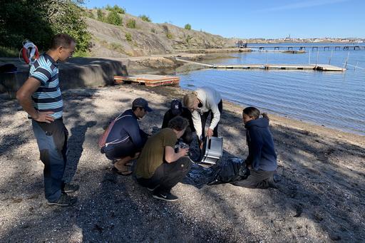 studenter strandexkursion