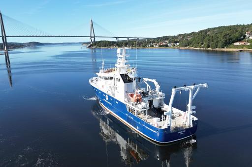 Skeppet R/V Skagerak i färd över vatten