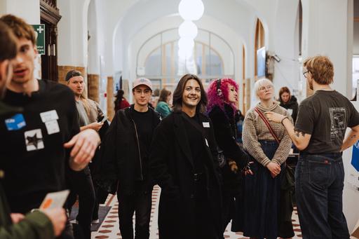 Myller av människor under Öppet Hus på HDK-Valand