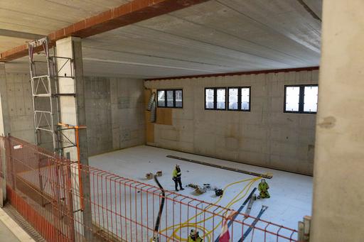  32 A large room under construction.