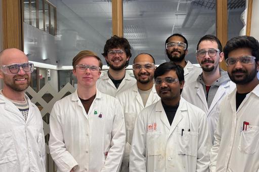 Gruppmedlemmar SundenLab i labbet.