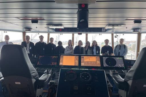 Foto av besöksgrupp på Stena