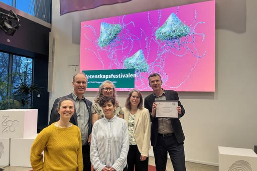 Dr Fredrik Moberg mottar hedersmedlemsskapp I GGBC I april 2025