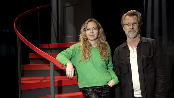 Mira Bartov, regissör och Leif Persson, scenografi/kostym