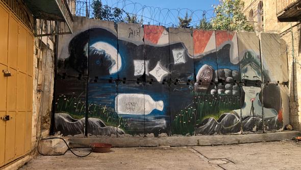 Väggmålning i den palestinska staden Hebron.