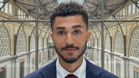 Robin Lopes portrait 