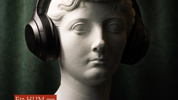 Bild på staty av Livia med hörlurar