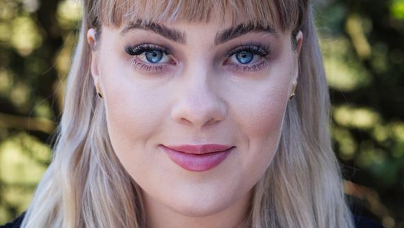 Porträtt av doktorand Maggie Kastlund.