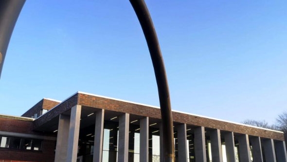 Konstverket Ringen vid Humanisten