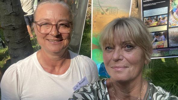 Porträtt på två vita kvinnor