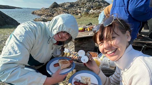 Izabella with friends eating hot dogs in the the archipelago outside Gothenburg. 