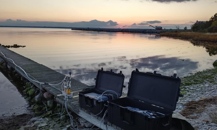 measuring stations on pier