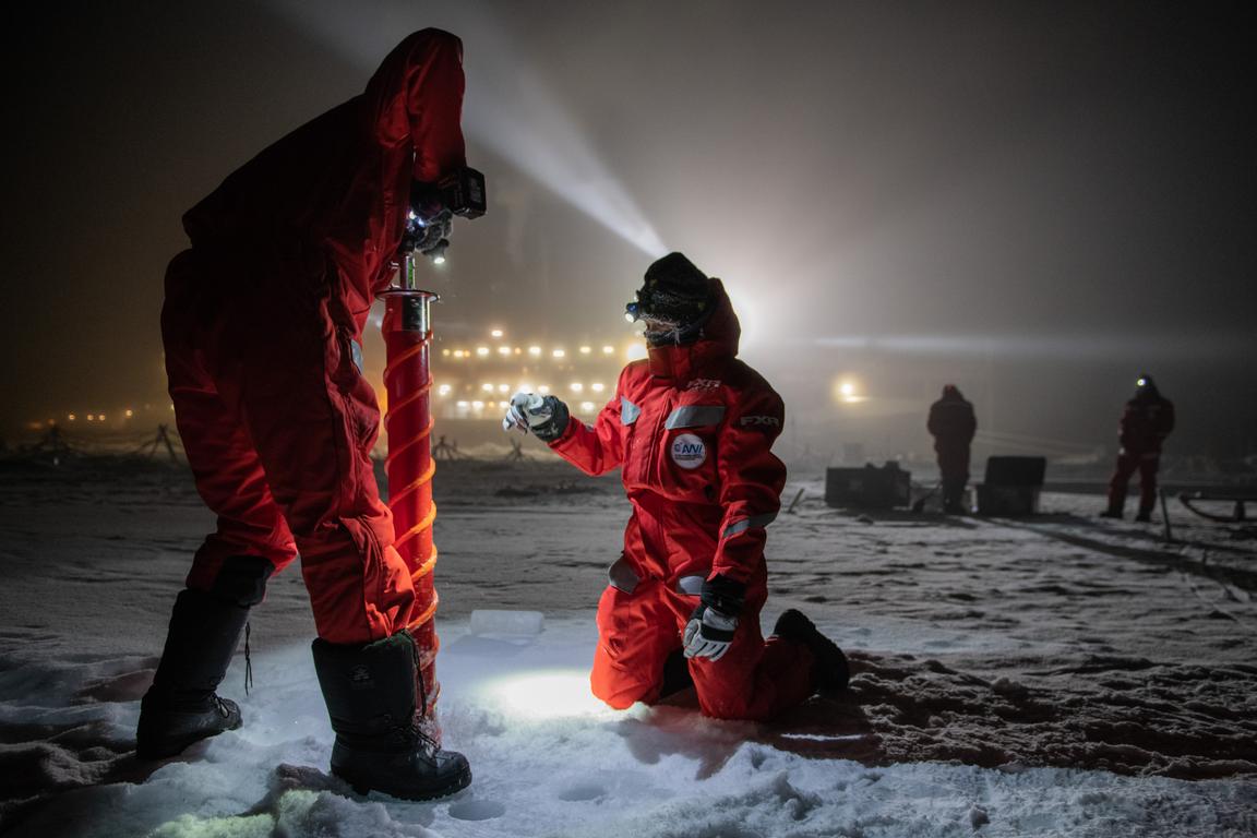 Patric Simoes Pereira and Adela Dumitrascu take their first ice core on Arctic ice. 