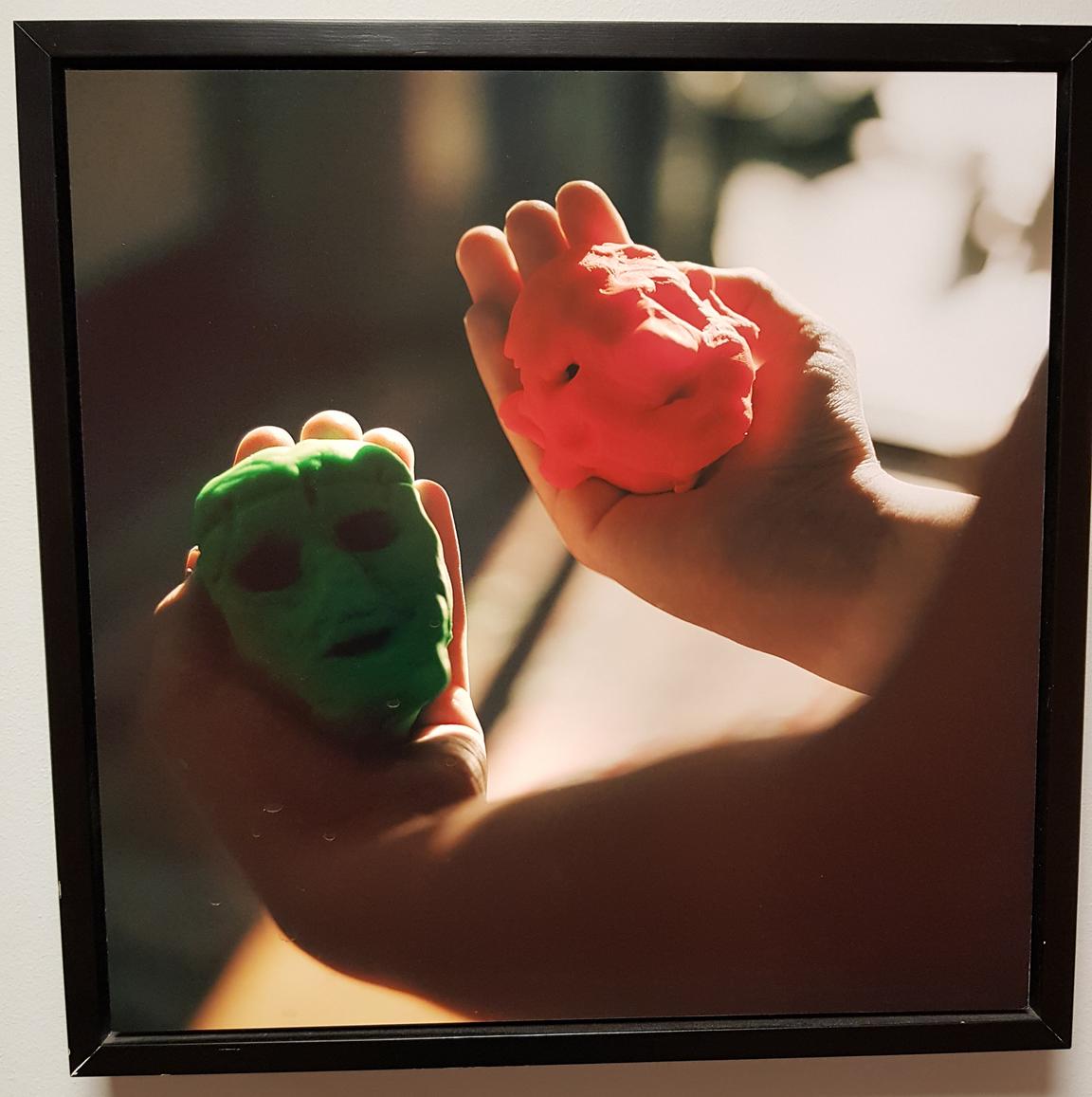 Bilden visar konstverket Berättelser.