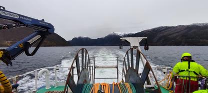 Forskningsfartyg i norsk fjord